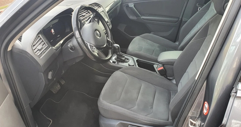Volkswagen Tiguan cena 90500 przebieg: 148869, rok produkcji 2017 z Garwolin małe 154